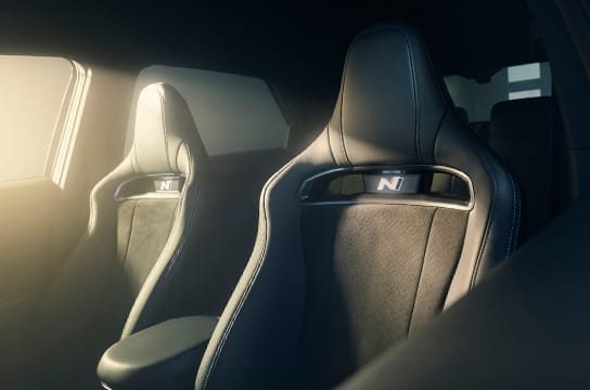 เบาะนั่งดีไซน์สปอร์ตแบบ Bucket Seat